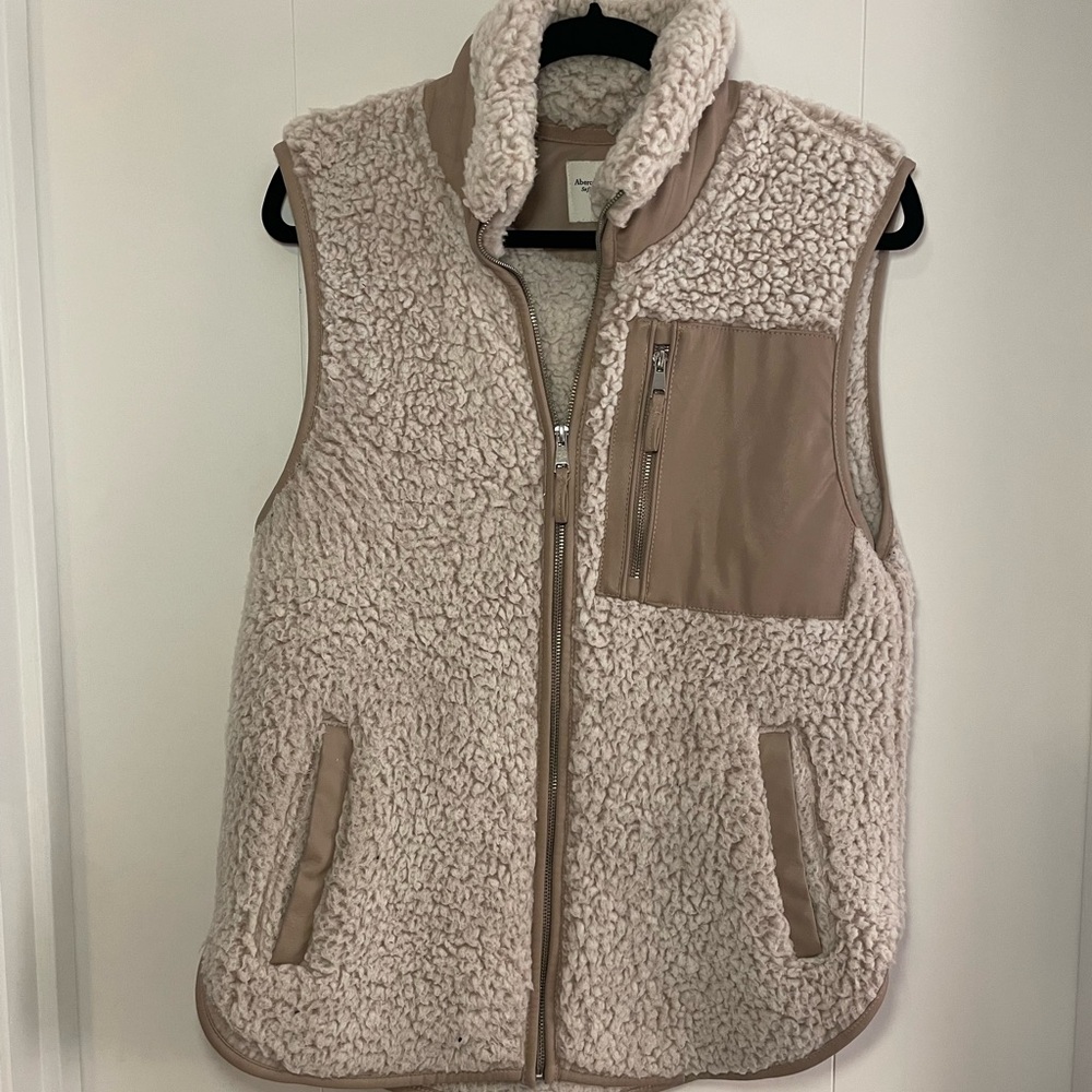 Soft A&F Collection Sherpa Fleece Vest with Tan Accents